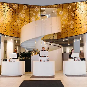 Otel C, Stokholm